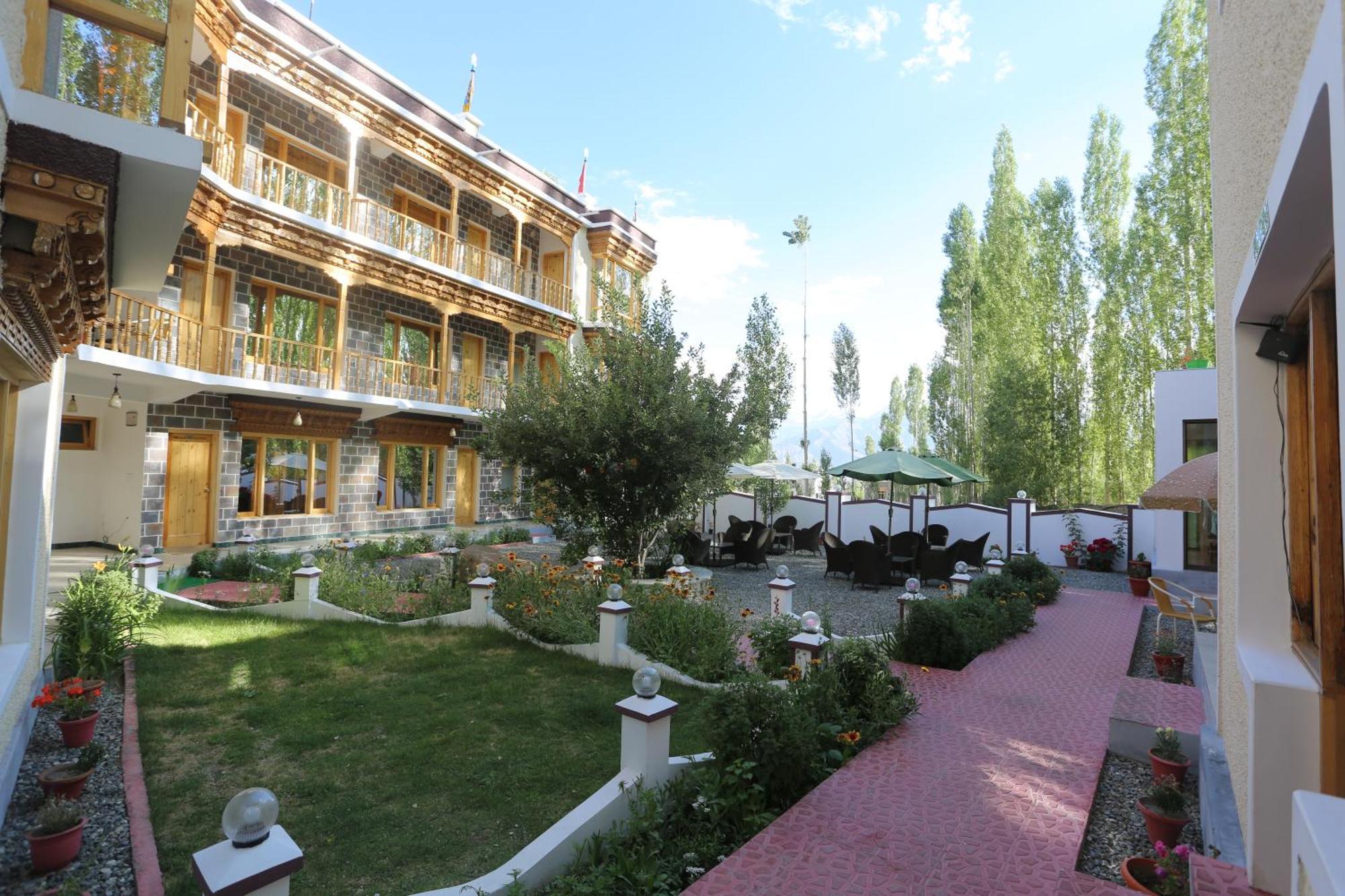 Hotel Lhalingkha Leh Exteriör bild